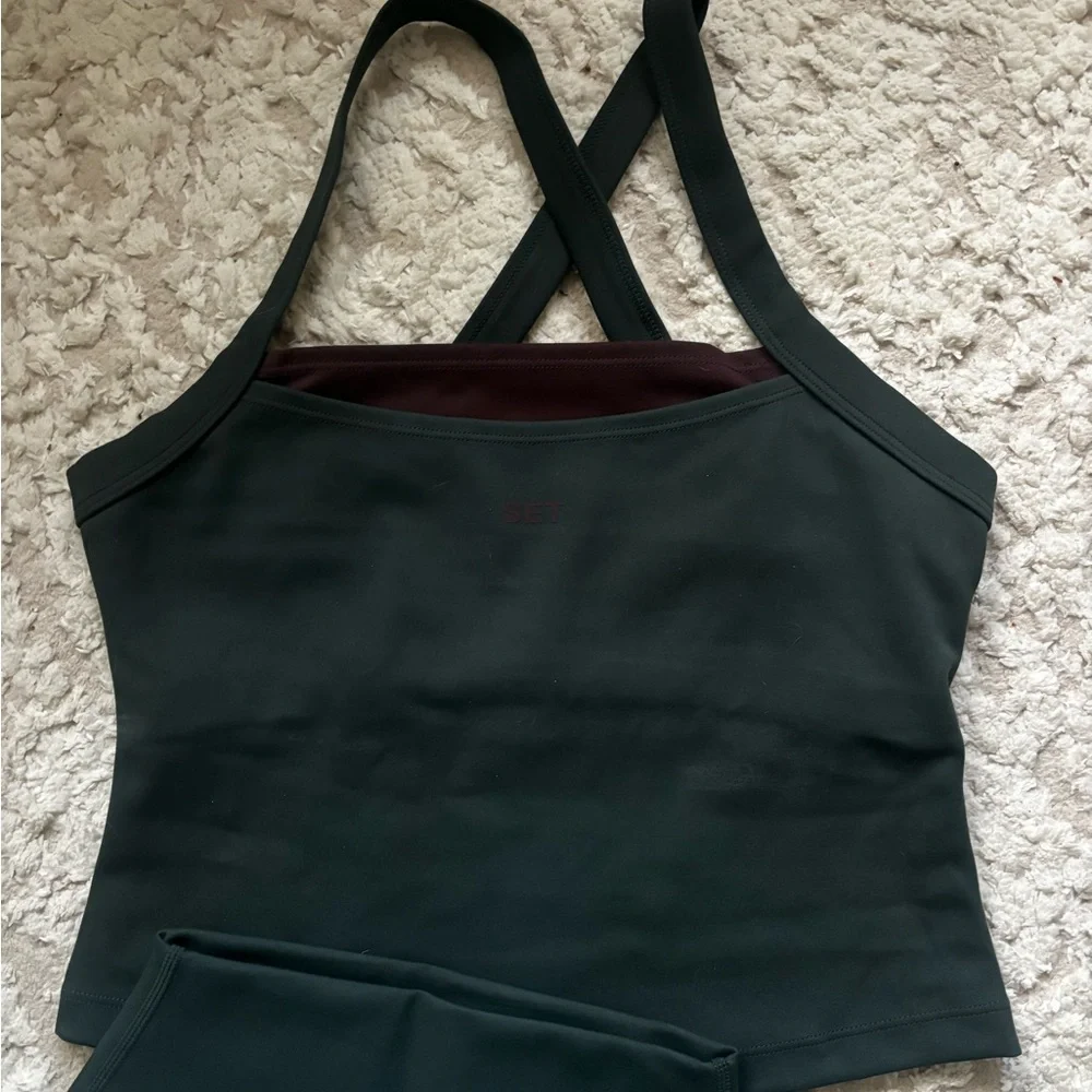 SET Active Limited Edition LUXFORM Forest Green Activewear Set (Size XS) - Picture 6 of 7